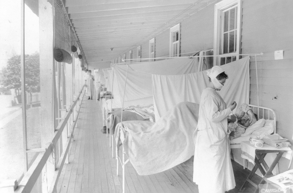 عکس هایی جالب از شباهت همه گیری آنفلوآنزای اسپانیایی و کرونا / تاریخ تکرار شد!