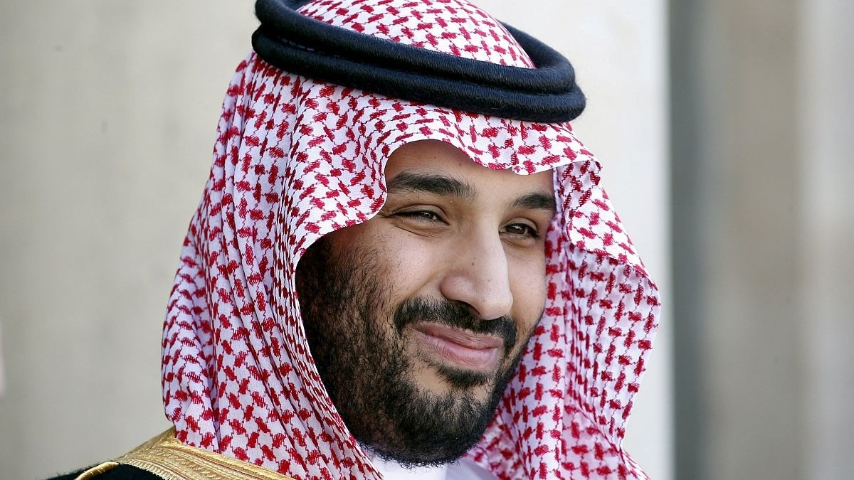 بن سلمان ولیعهد عربستان سعودی در دفتر کارش (عکس)