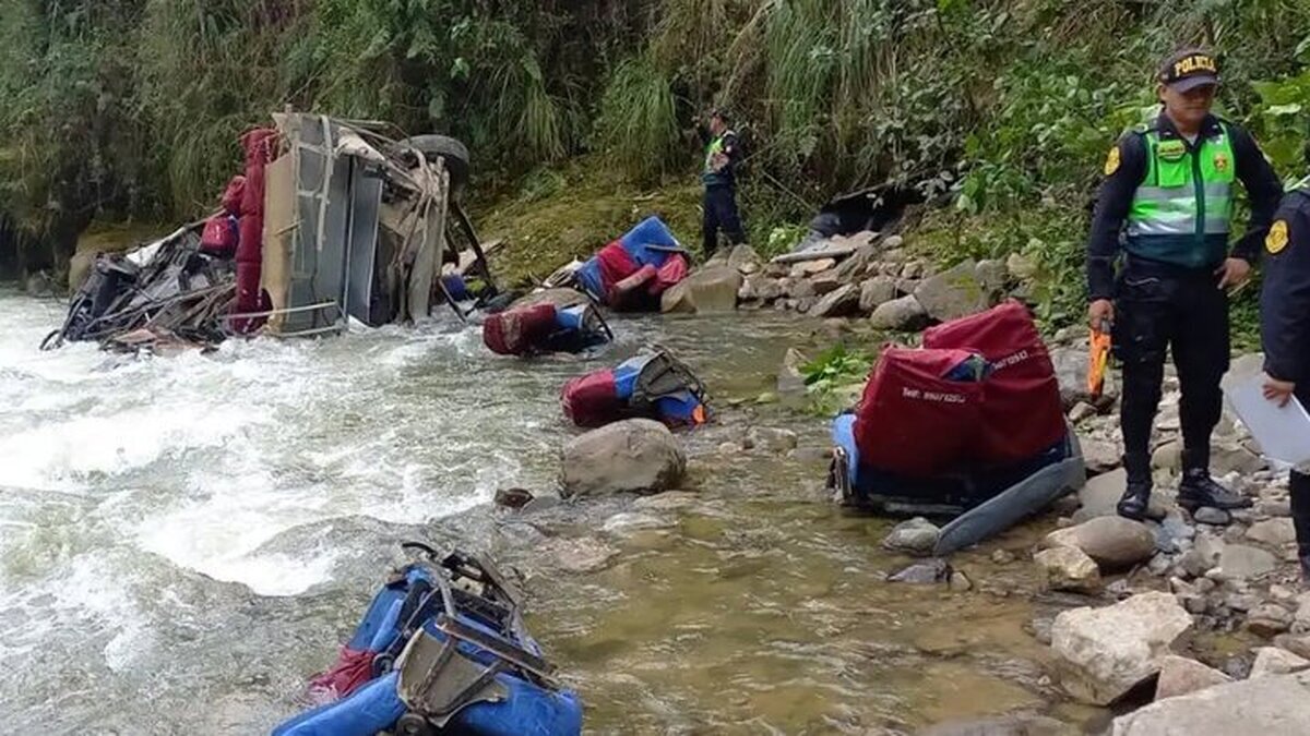 سقوط اتوبوس به دره در پرو با ۲۵ کشته و ۱۷ مصدوم
