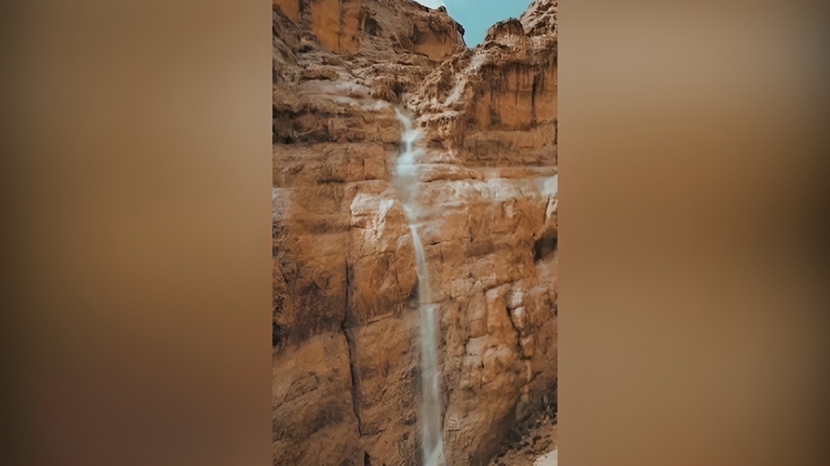 آبشار‌های فصلی روستای شادکام یزد (فیلم)