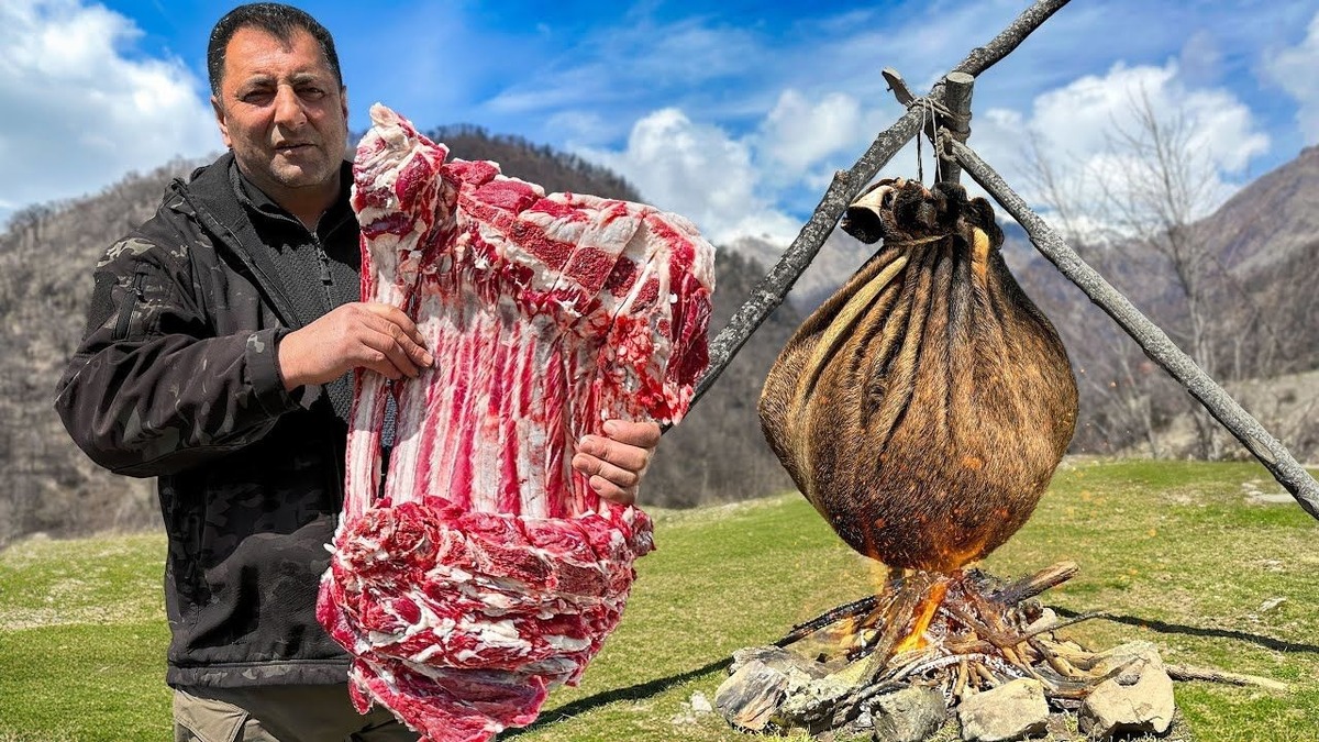 طرز پخت دنده گاو درون پوست روی زغال به روش آشپز آذربایجانی (فیلم)