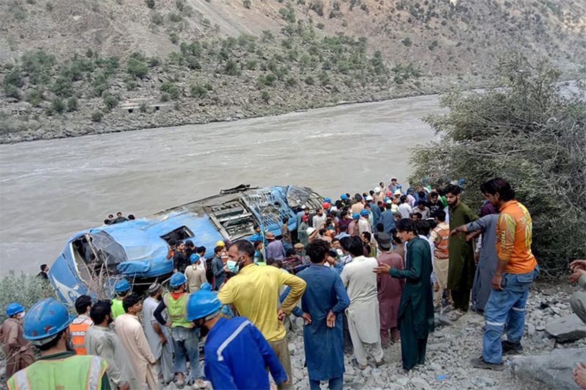 سقوط اتوبوس به دره در شمال پاکستان با ۲۰ کشته (فیلم)
