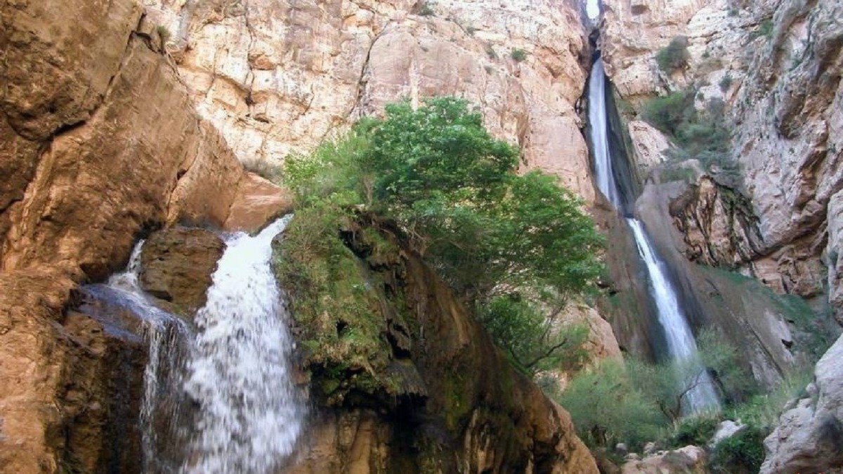 آبشار‌های زیبا در بیستون کرمانشاه (فیلم)