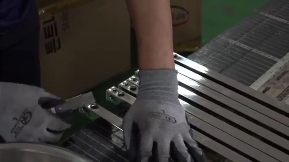 نحوه تولید بند رخت های آلومینیومی در یک کارخانه کره ای (فیلم)