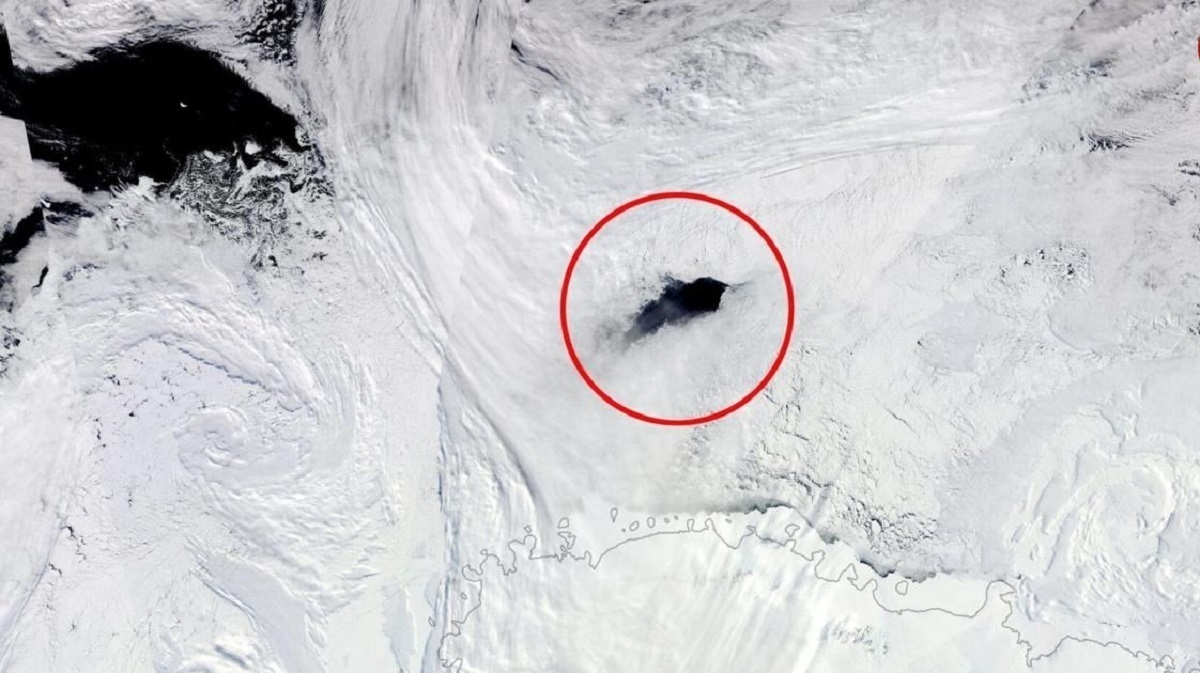 سوراخی در یخ که 50 سال دانشمندان را متحیر کرده بود