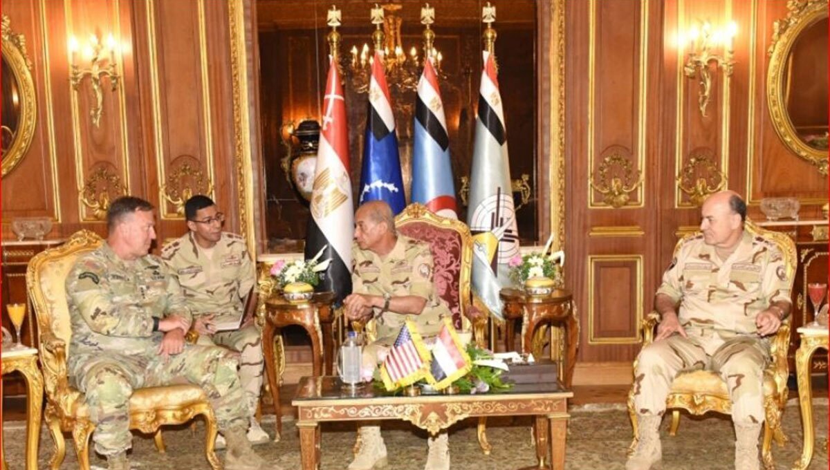 دیدار فرمانده سنتکام با وزیر دفاع مصر در سایه تنش در غزه