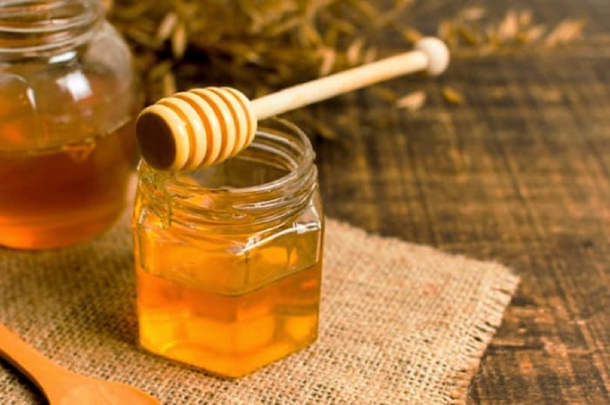 فواید شگفت انگیز خوردن عسل قبل از خواب