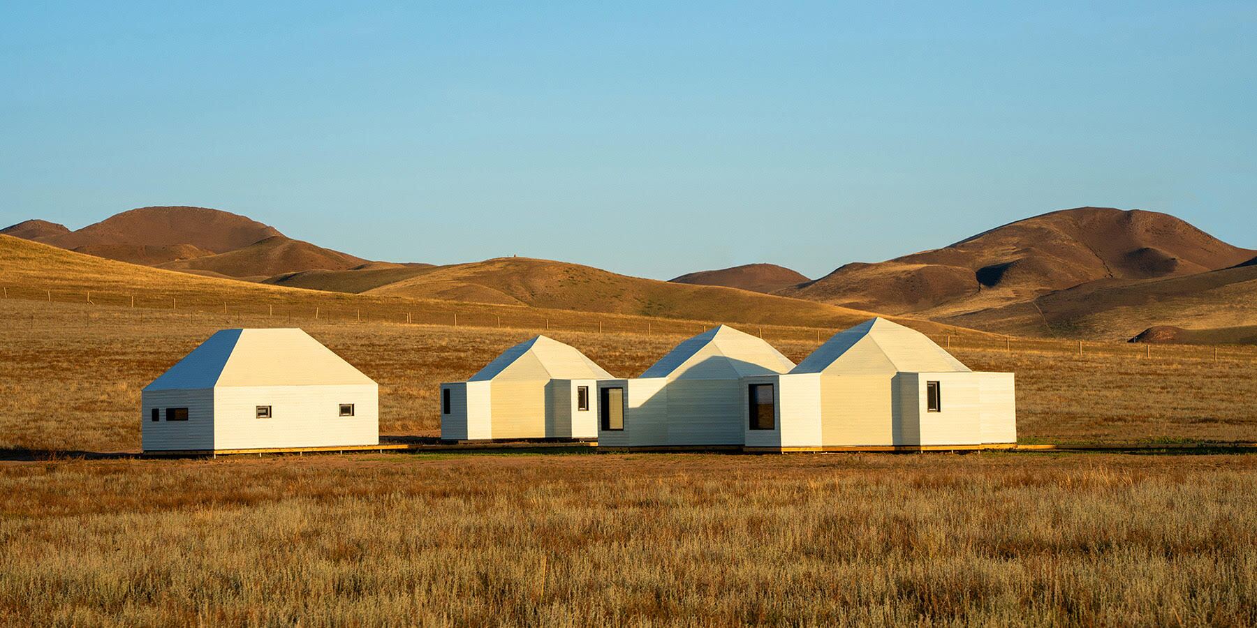 مرکز اجتماعی علفزار، چادر های سنتی مغولی را با استانداردهای زیست پایداری تطبیق می دهد