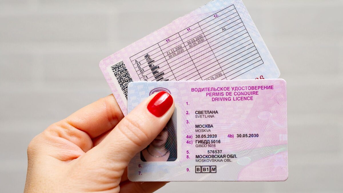 دختران گواهینامه رانندگی بین‌المللی را نیم‌بها دریافت می‌کنند