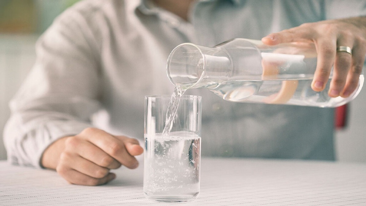چرا نباید در نوشیدن آب زیاده‌روی کرد؟ (فیلم)