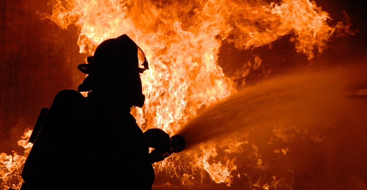 وقوع آتش سوزی مهیب یک کارخانه در قم (فیلم)