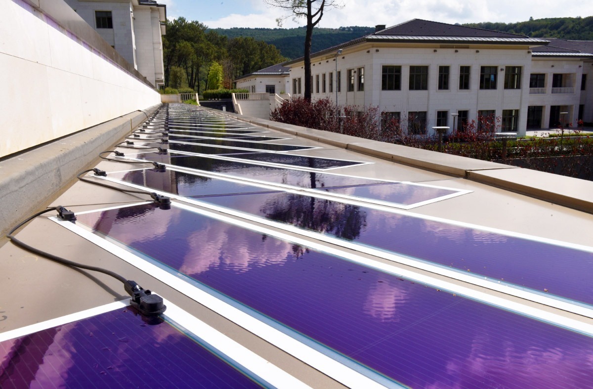 پنل خورشیدی چسبان ، تولید انرژی رایگان برای همه (فیلم)