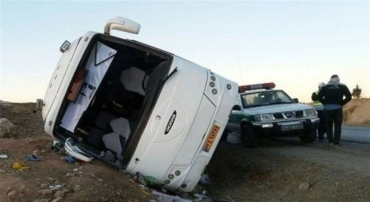 واژگونی اتوبوس در استان اصفهان با ۱۱ مصدوم
