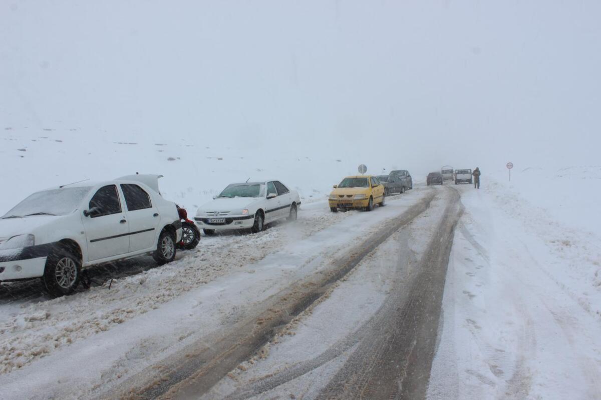 بارش برف بهاری در جاده شاهرود - توسکستان (فیلم)