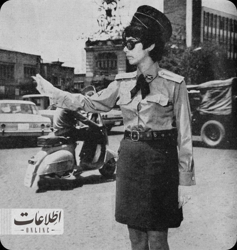 تهران قدیم/ پلیس زن راهنمایی و رانندگی در خیابان‌های تهران (عکس)
