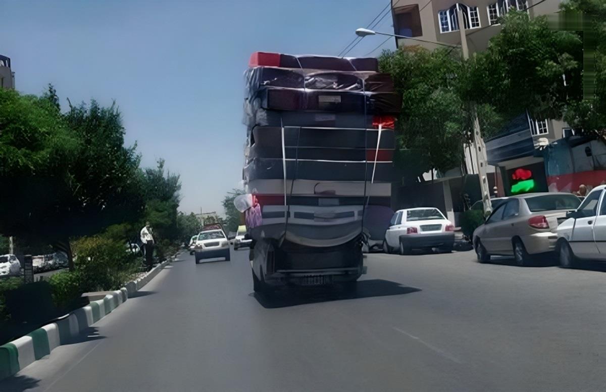 اقدام خطرناک راننده یک خودرو در تونل‌های تهران (فیلم)