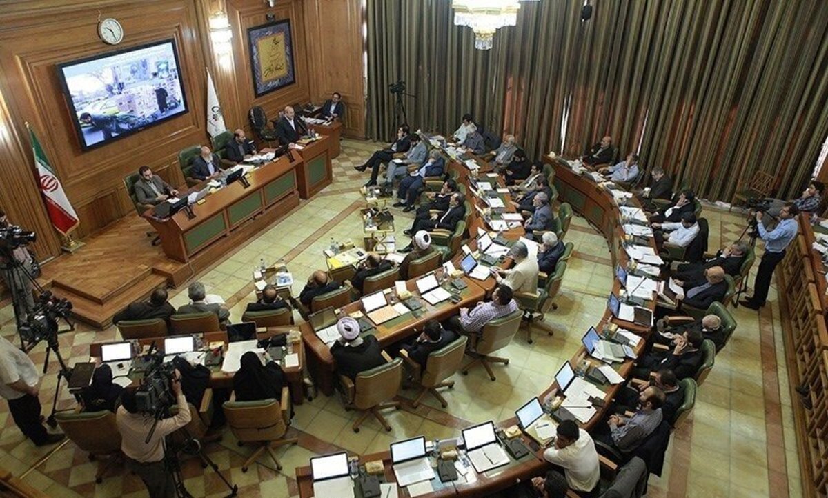 تنش در شورای شهر تهران / تعدادی از اعضای شورا هنگام سخنرانی شهردار ، جلسه را ترک کردند