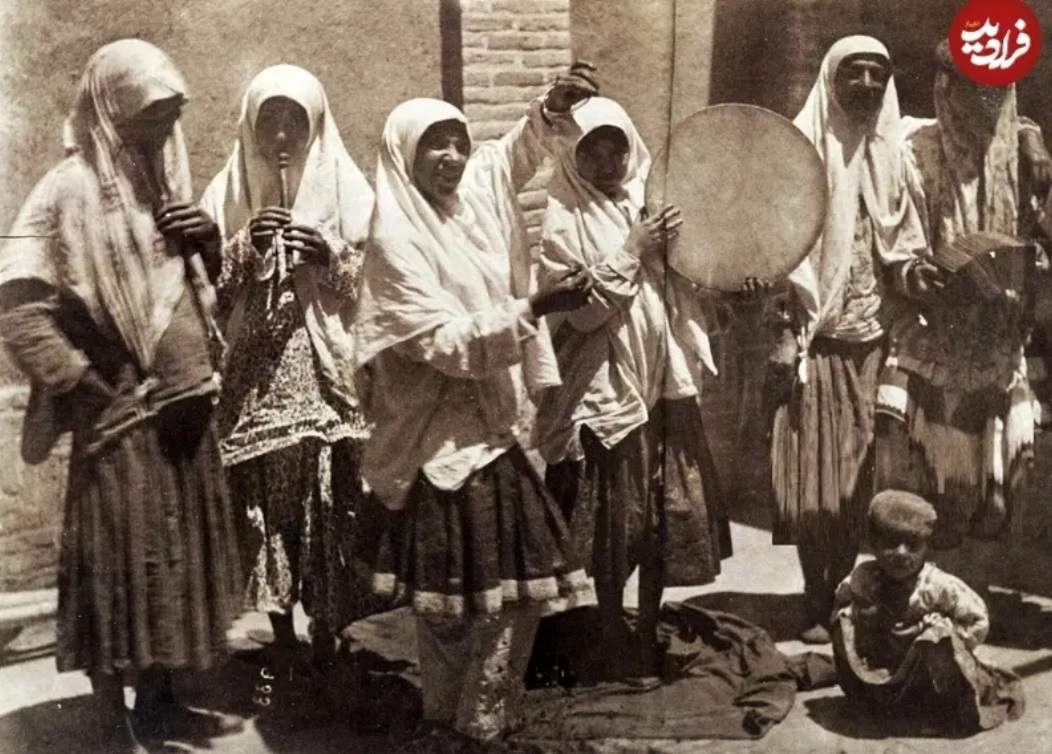 یک جشن ختنه‌سوران در دوران حکومت ناصرالدین شاه با حضور زنان نوازنده