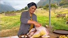 پخت کباب بوقلمون، تارت سیب و پیراشکی سیب زمینی در یک روستای زیبا