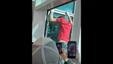 برج‌نوردی دلهره آور از طبقه ۸۹ یک آسمان‌خراش