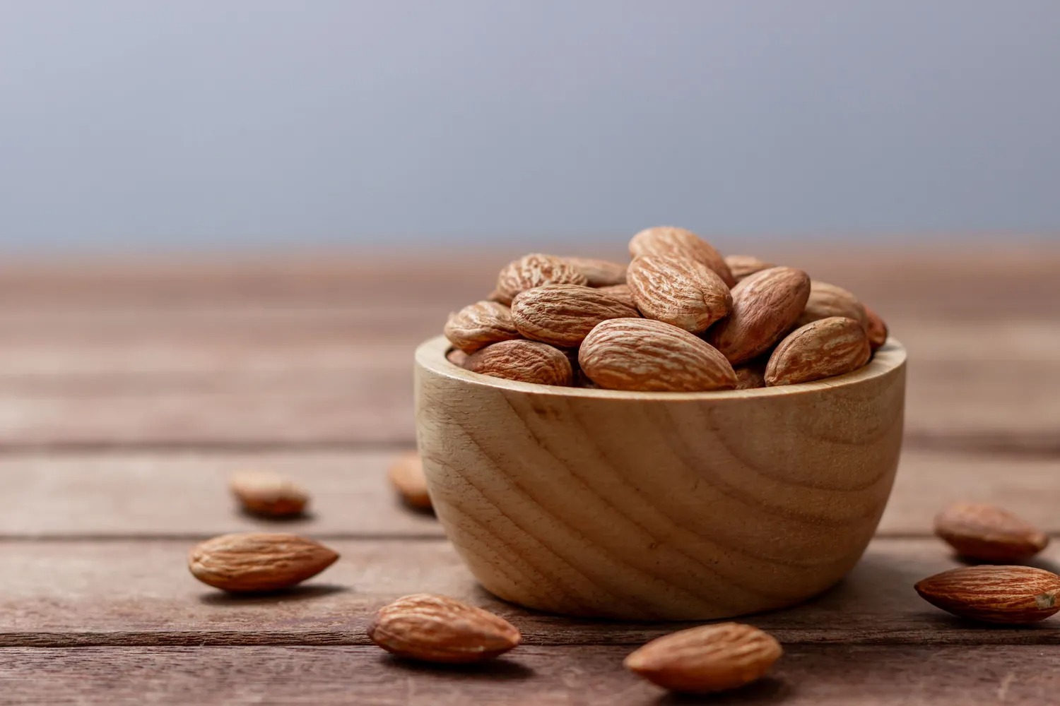 یک کاسه بادام