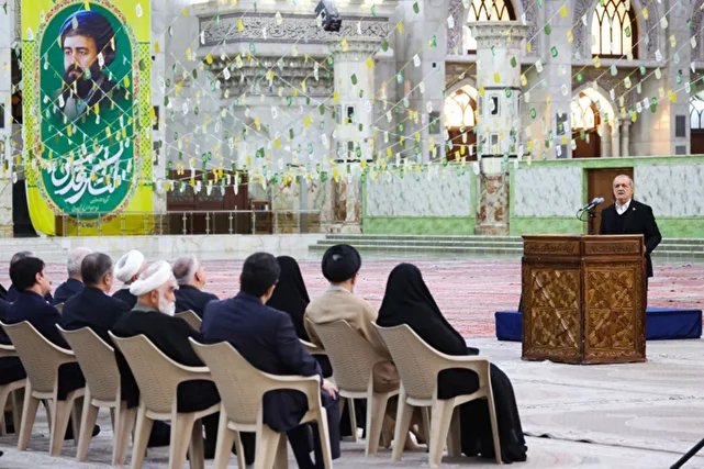 پزشکیان در حرم امام