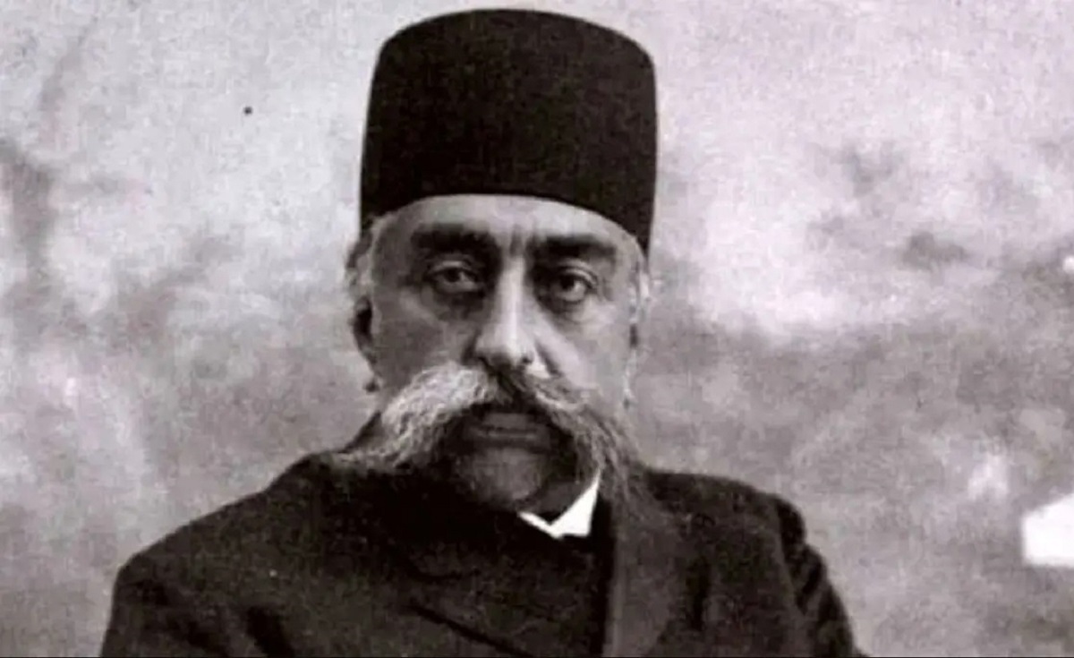 «مظفرالدین میرزا» و عده‌ای از صاحب منصبان دربار (عکس)