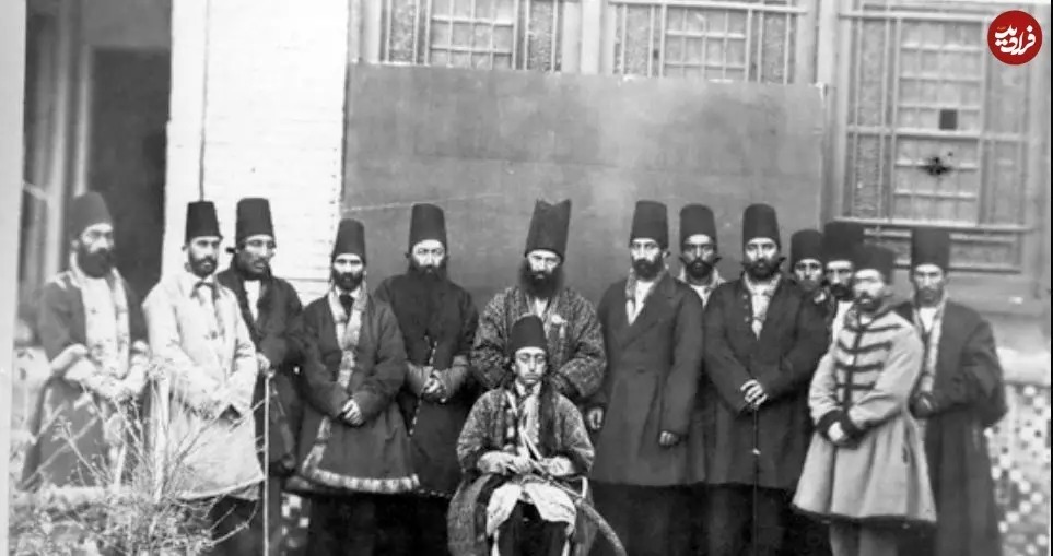 «مظفرالدین میرزا» و عدهای از صاحب منصبان دربار «مظفرالدین میرزا» و عدهای از صاحب منصبان دربار