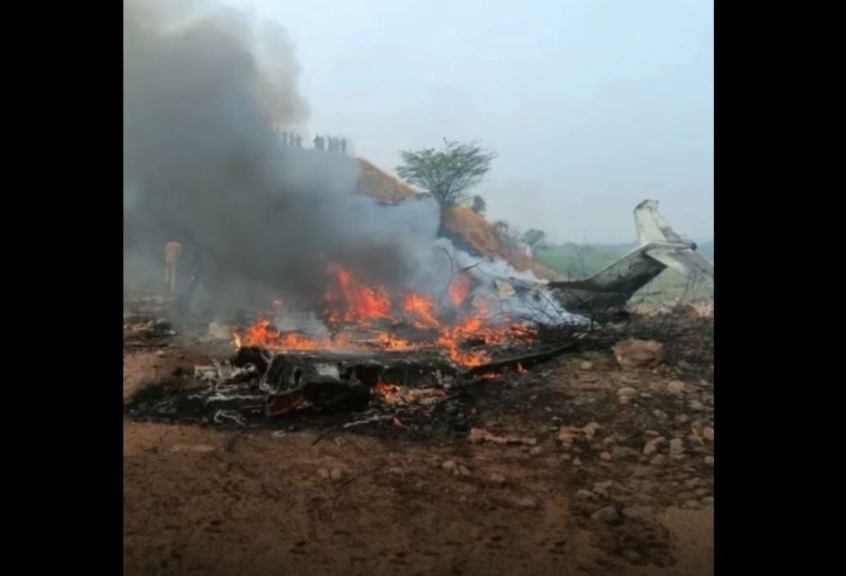سقوط جت لیرجت در نزدیکی فرودگاه بارامتی هند/همه سرنشینان جان باختند