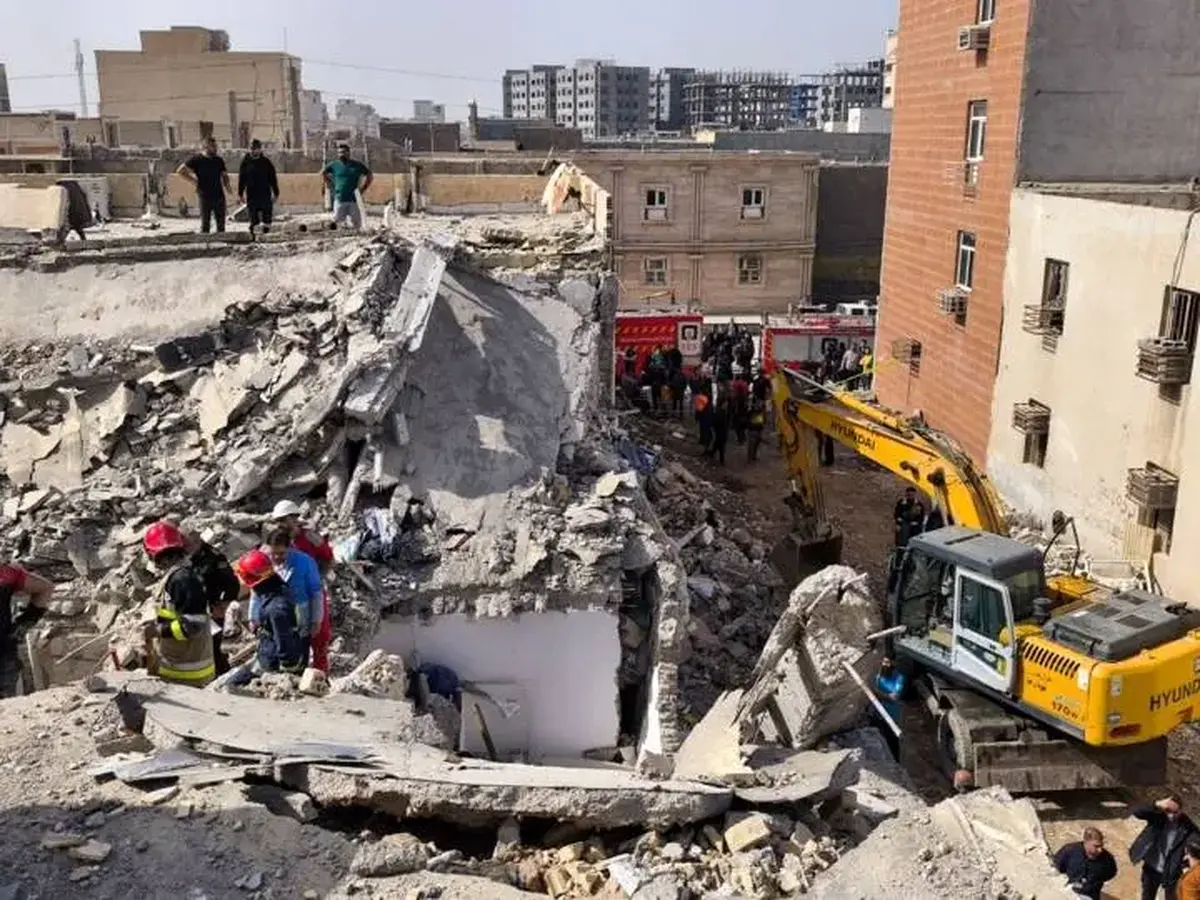 محل انفجار گاز شهری اهواز و آتش نشانان