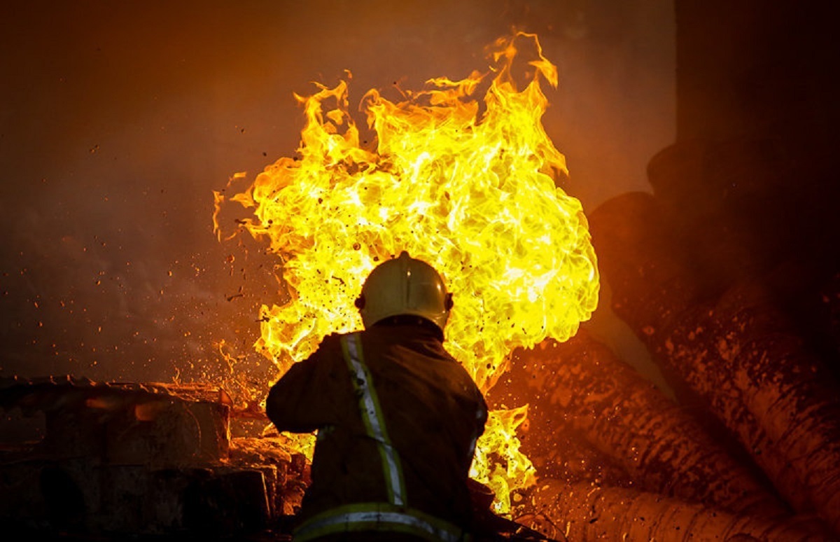 انفجار ساختمان هشت‌طبقه در بندرعباس؛ دو طبقه تخریب شد