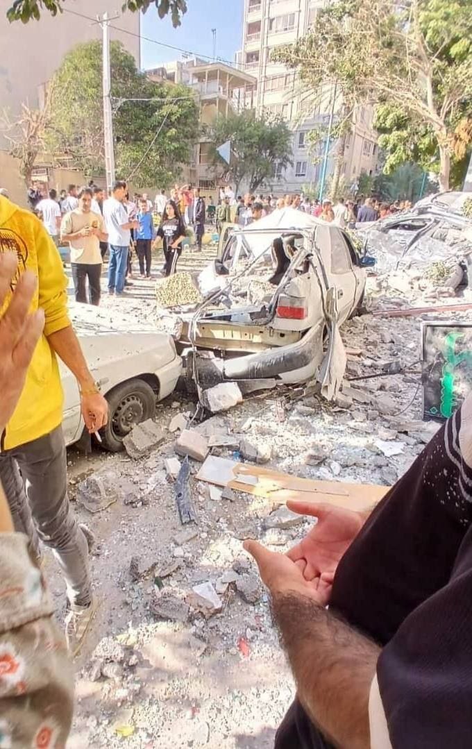 خودروهای آسیب دیده در  انفجار بندر عباس