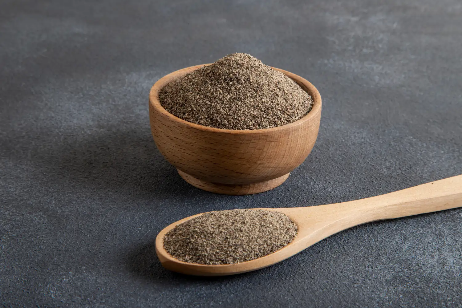 یک کاسه فلفل سیاه یک کاسه فلفل سیاه