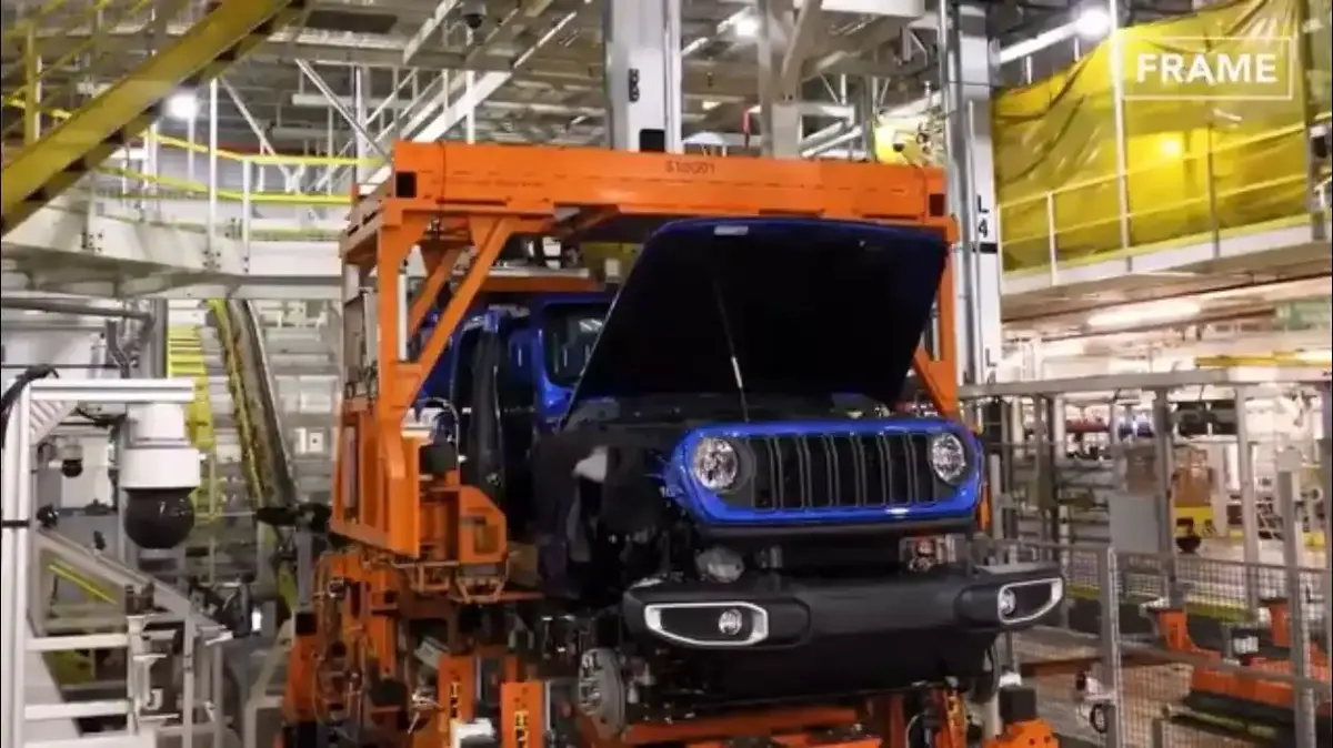 ویدئویی از خط تولید سه شاسی بلند محبوب در فرانسه و آمریکا