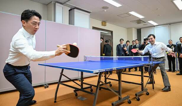 پینگ پنگ بازی وزیران دفاع کره و ژاپن (+ عکس)