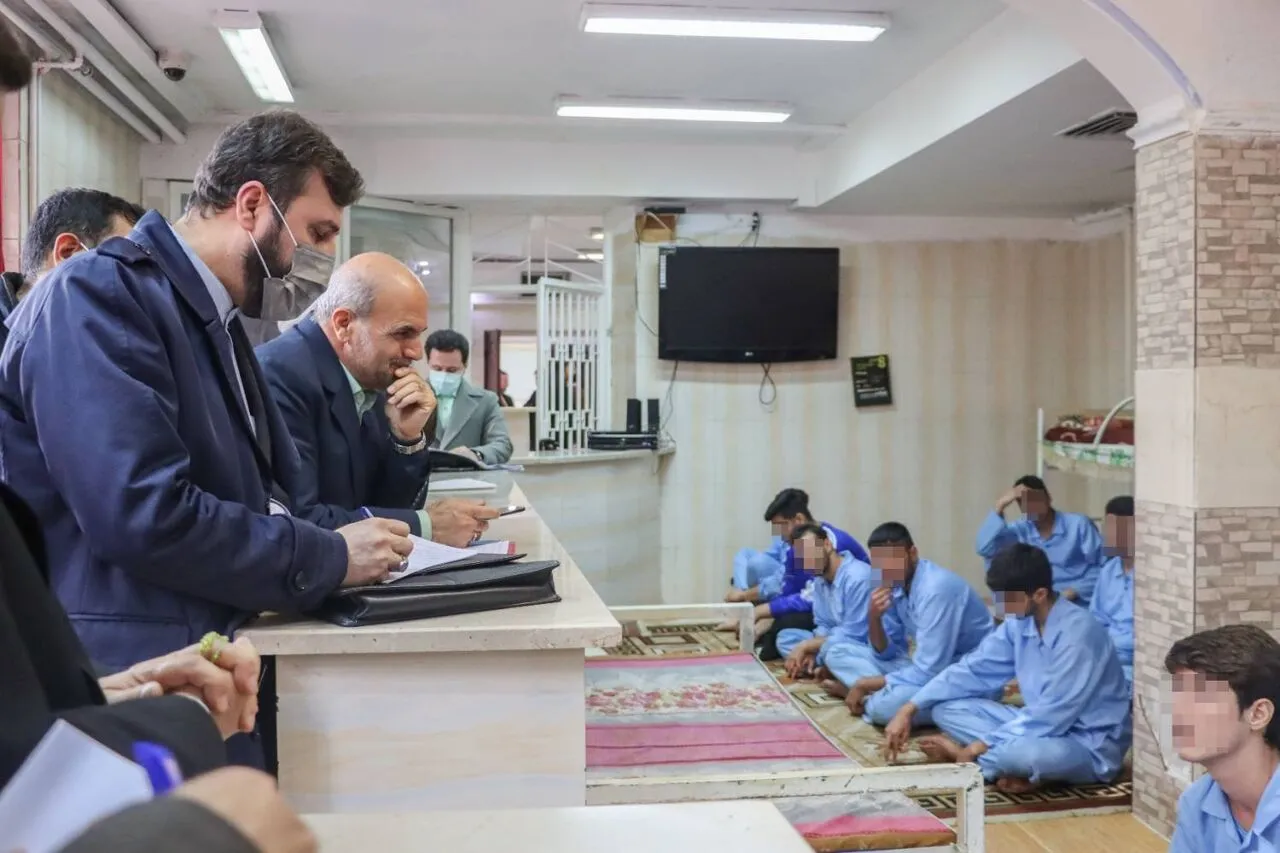 وزیر دادگستری در کانون اصلاح و تربیت