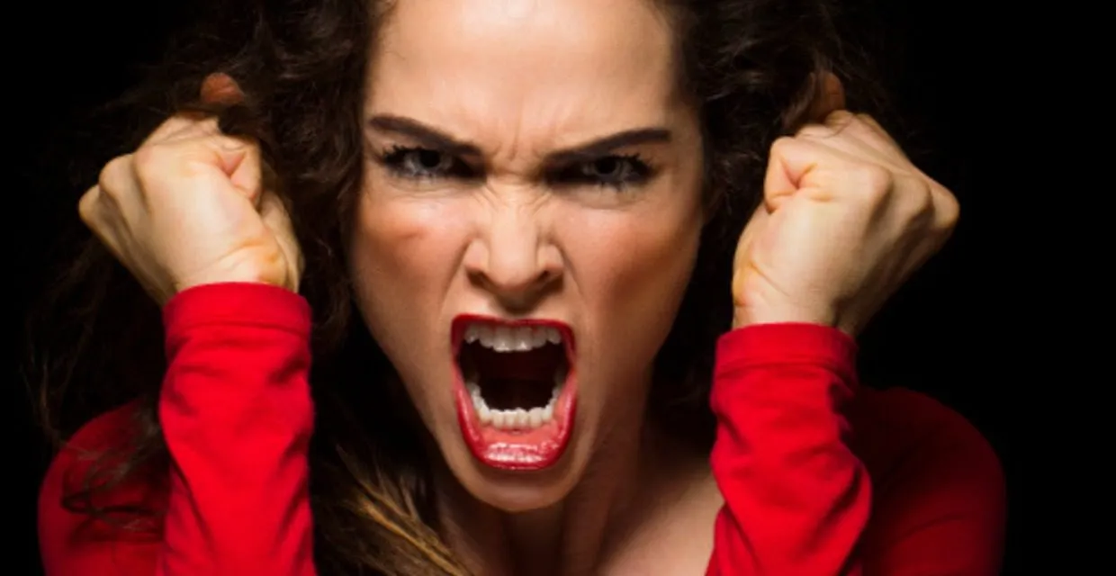 زنی که فریاد می زند