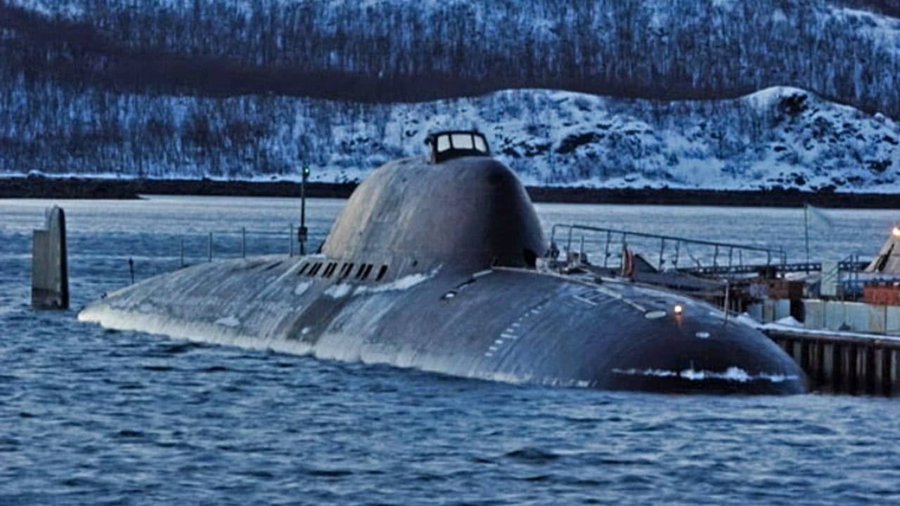 نیروی دریایی روسیه به دلیل ناوگان بزرگ زیردریاییهای خود، از جمله شناورهای بازدارنده هستهای و موشکهای پیشرفته ضد کشتی (مانند موشکهای مافوق صوت زیرکون و کروز کالیبر)، بهعنوان یک قدرت دریایی مهم جهانی پس از ایالات متحده و چین رتبهبندی میشود. نیروی دریایی روسیه به دلیل ناوگان بزرگ زیردریاییهای خود، از جمله شناورهای بازدارنده هستهای و موشکهای پیشرفته ضد کشتی (مانند موشکهای مافوق صوت زیرکون و کروز کالیبر)، بهعنوان یک قدرت دریایی مهم جهانی پس از ایالات متحده و چین رتبهبندی میشود.