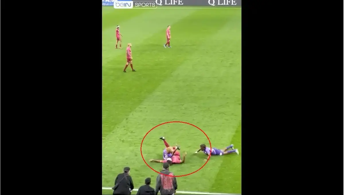 رفتار غیرمنتظره بازیکنان فوتبال با اجرای حرکت کشتی کج