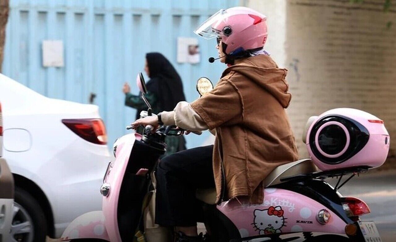 تکذیب مخالفت شورای فرهنگی زنان و خانواده درباره گواهینامه موتورسیکلت بانوان