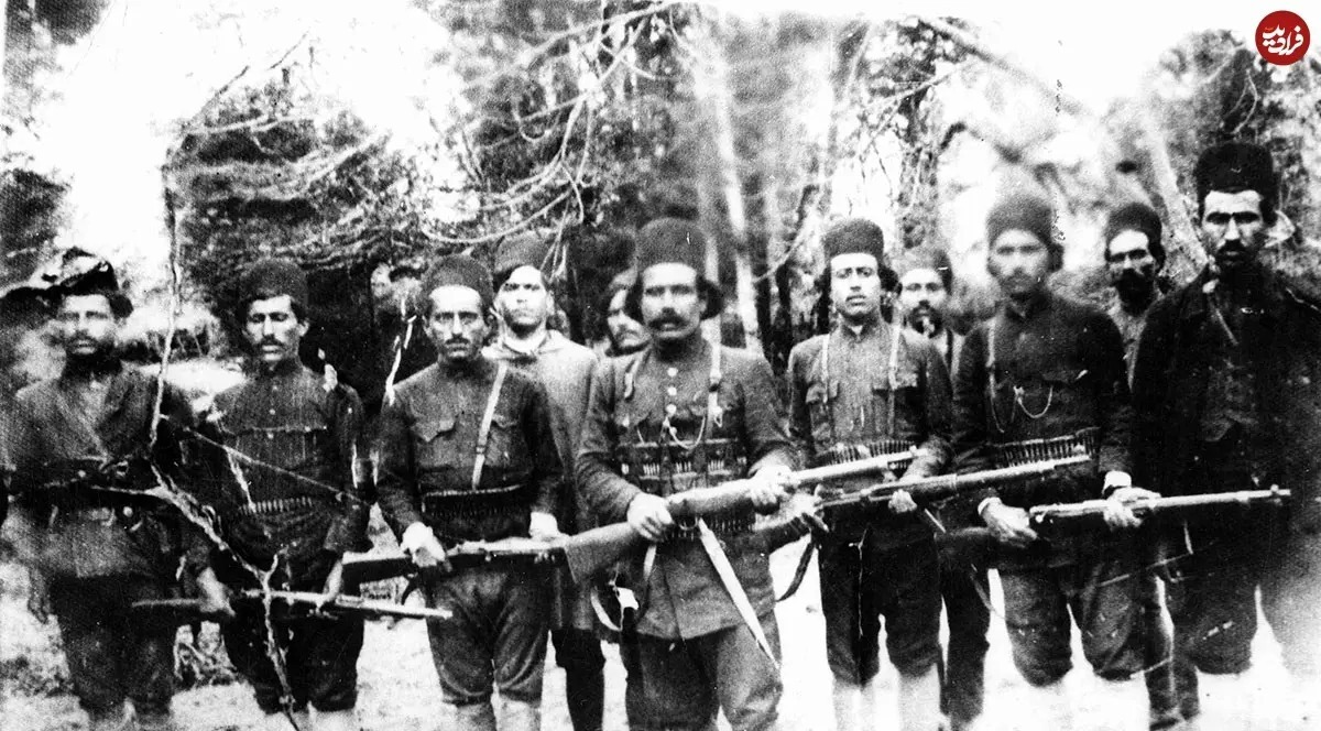 عکس یادگاری یک گروه مسلح وابسته به نهضت جنگل؛ دهه 1290