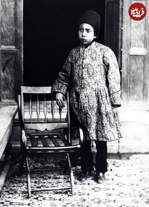 میرزا حسن مستوفی الممالک از نامدارترین رجال سیاسی اواخر دوره قاجار و اوایل دوره پهلوی بود. او پنج دوره نخست وزیر شد که چهار دوره آن در دوران قاجار و یک دوره آن در زمان پهلوی اول بود. میرزا حسن فرزند میرزا یوسف مستوفی الممالک بود و در سن ده سالگی لقب پدرش را از ناصرالدین شاه دریافت کرد. او در دوازده سالگی و پس از درگذشت پدرش، به عنوان وزیر مالیه انتخاب شد.