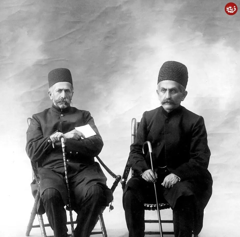 علیقلی‌خان سردار اسعد بختیاری را در کنار محمدولی‌خان سپهدار تنکابنی مشاهده خواهید کرد. این دو چهره از پیشگامان تجدید مشروطیت در ایران بودند.