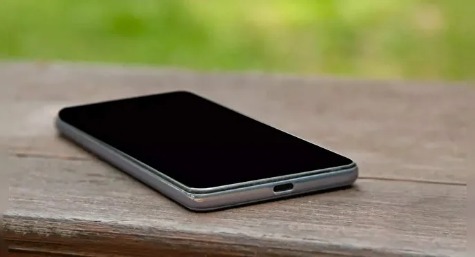 چرا موبایل من یهویی خاموش می‌شود؟ + راهکار