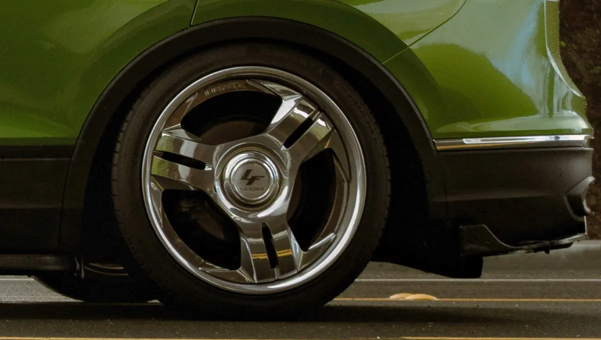 نمایش فولکس واگن تیونینگ با رینگ‌های لکسانی (+عکس)