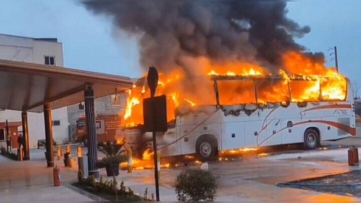 قطع خطوط ارتباطی در رامسر، باعث سوختن یک اتوبوس مسافربری شد