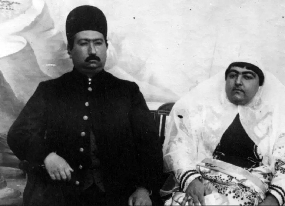 «محمدعلی‌شاه» در کنار لیاخوف و عده‌ای از شاهزادگان و مقامات (عکس)