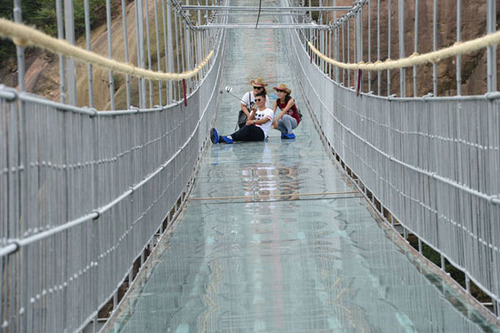 طولانی ترین پل شیشه ای جهان