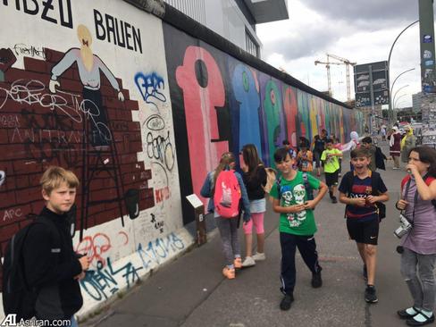 تبدیل شدن دیوار برلین به یک گالری نقاشی/عکس‌ها