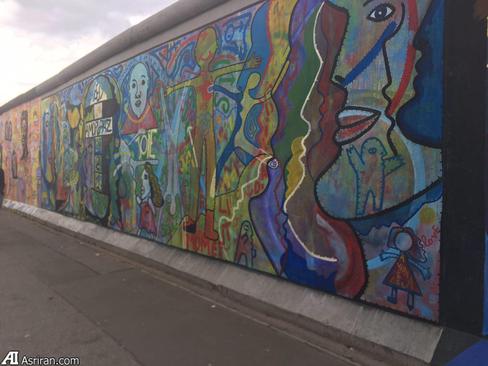 تبدیل شدن دیوار برلین به یک گالری نقاشی/عکس‌ها